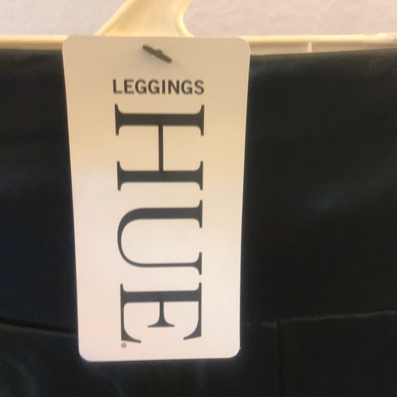 HUE Women’s Body Gloss Leggings. - Picture 4 of 4